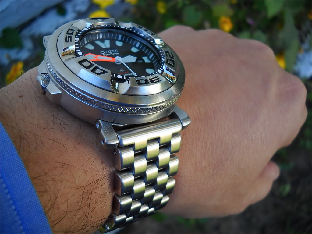 Мужские часы браслетом цена. Citizen Ecozilla 2. Часы наручные с металлическим браслетом. Мужские часы с металлическим браслетом. Часы мужские наручные Железный ремешок.