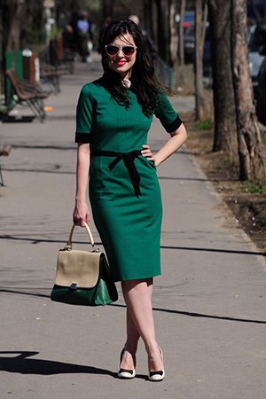 Зеленое платье футляр