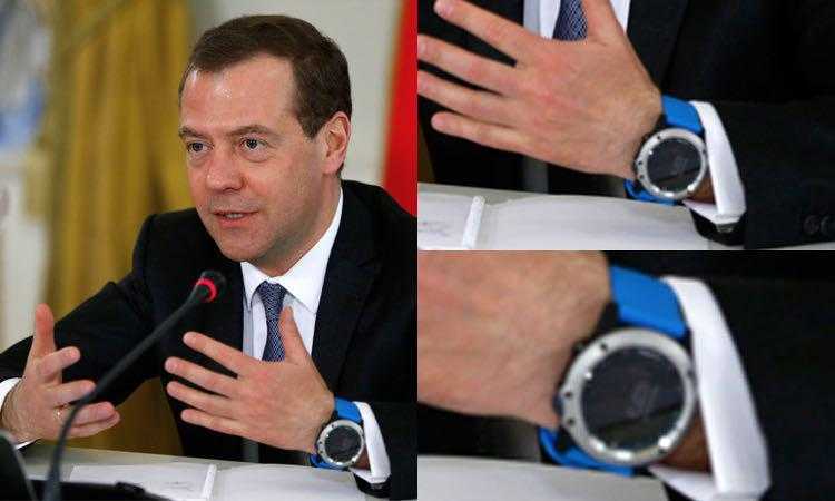 На какой руке москва. Часы Гармин у Медведева. Suunto часы Медведева. Часы Медведева Garmin.