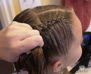 pricheskinarad12 300x246 - Нарядные прически для девочек и мам