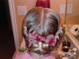 pricheskinarad15 1 300x225 - Нарядные прически для девочек и мам