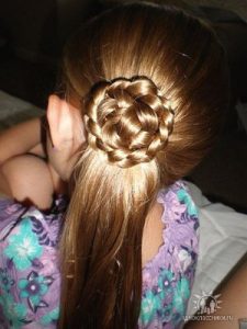 pricheskinarad25 1 225x300 - Нарядные прически для девочек и мам