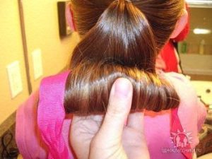 pricheskinarad33 300x225 - Нарядные прически для девочек и мам