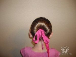 pricheskinarad34 300x225 - Нарядные прически для девочек и мам