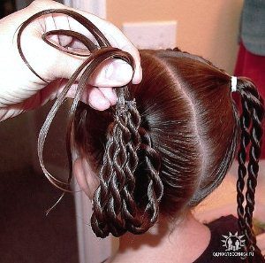 pricheskinarad7 300x297 - Нарядные прически для девочек и мам