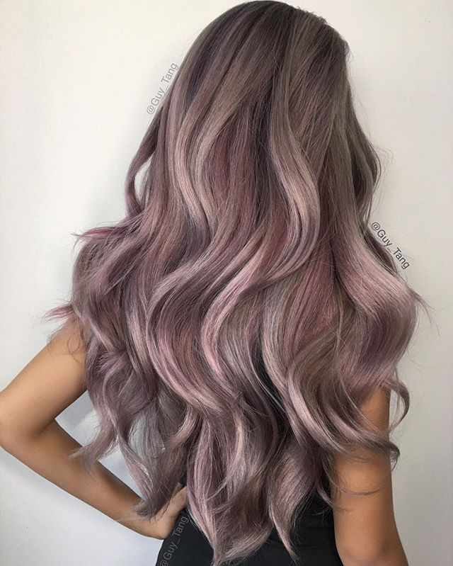 Пепельно-розовое окрашивание волос
