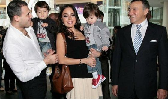 Несмотря на общих детей, отношения Эмина и Лейлы испортились