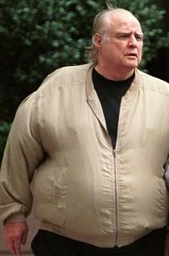 В последние годы жизни актер Марлон Брандо страдал от депрессии и сильно набрал вес. 2003 г.