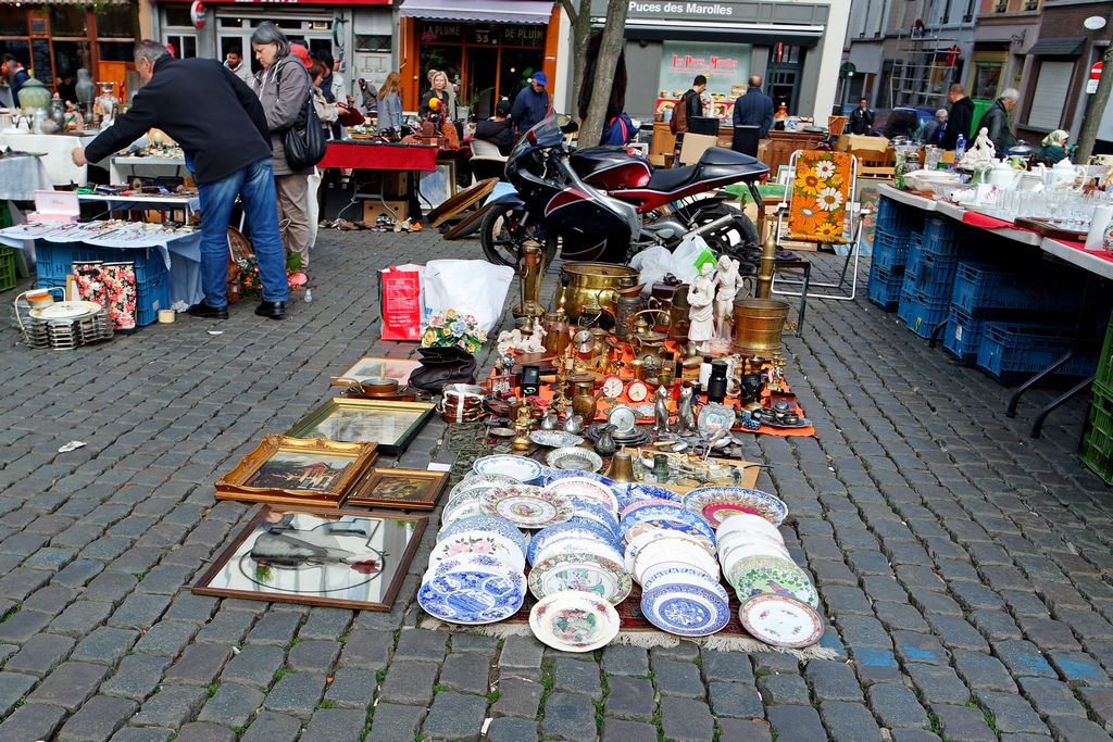 Блошиный рынок на площади Jeu de balle