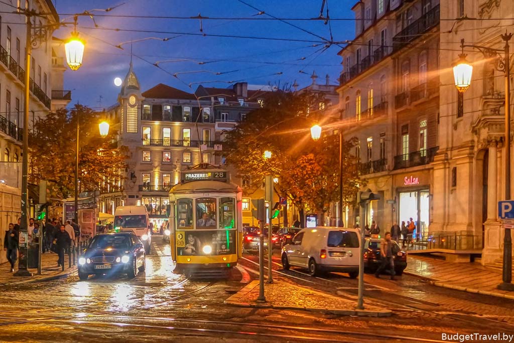 Улицы Лиссабона в свете фонарей
