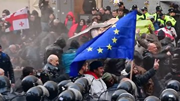 В Грузии произошли столкновения между полицией и демонстрантами