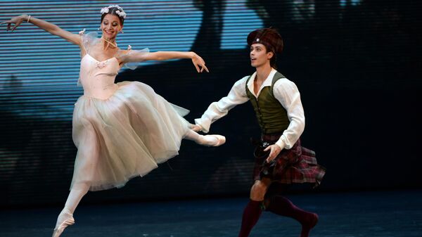 Анна Тихомирова и Артем Овчаренко выступают в Kremlin Gala Звезды балета XXI века