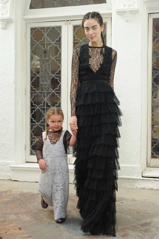Чёрное свадебное платье — стильно, изящно, благородно, фото № 18
