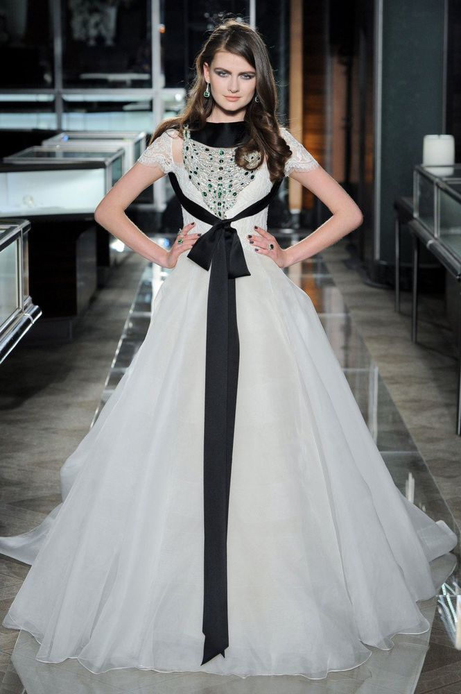 Чёрное свадебное платье — стильно, изящно, благородно, фото № 9