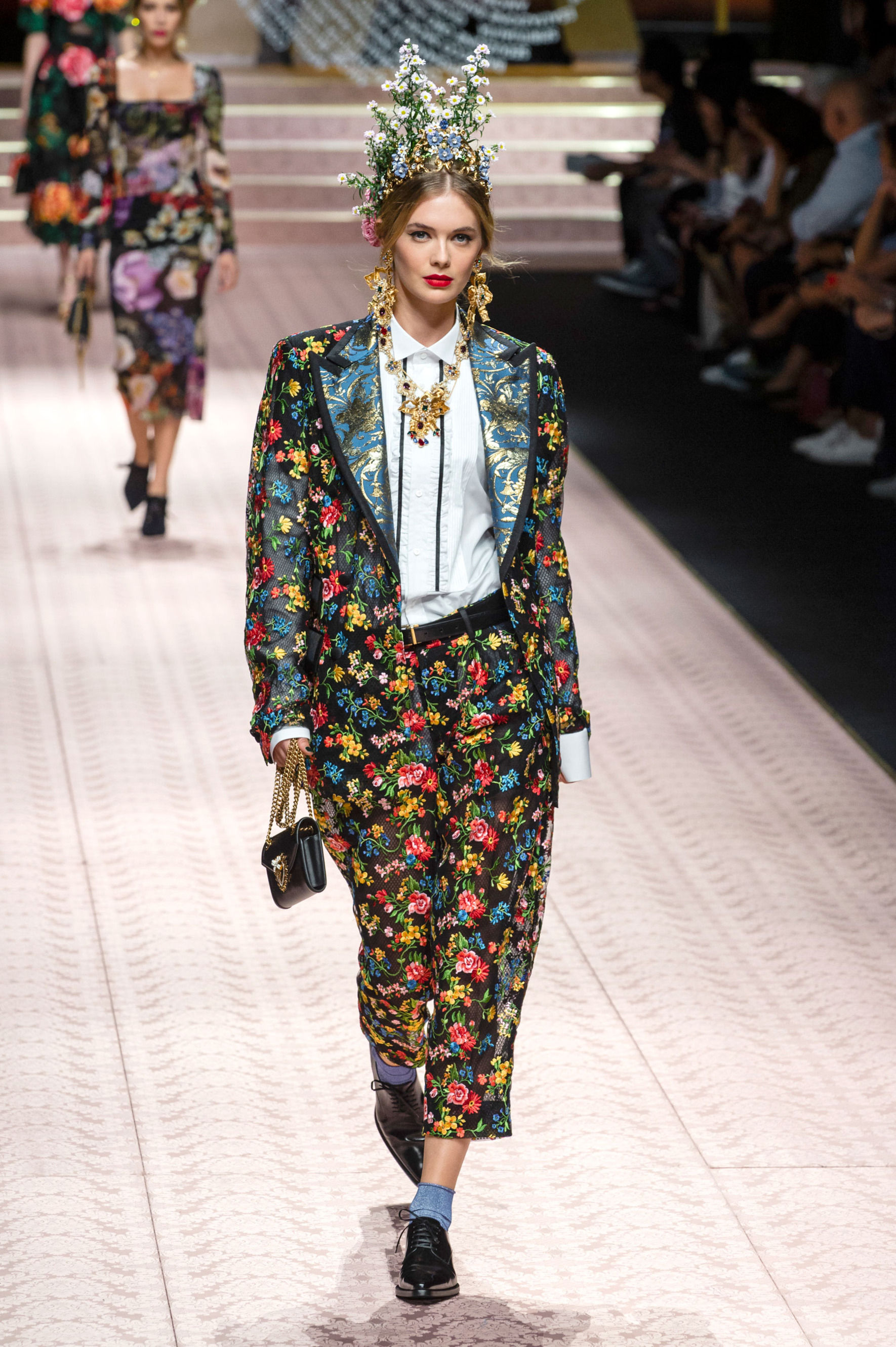 Реальная мода: 45 незабываемых образов из новой коллекции Dolce & Gabbana, фото № 41