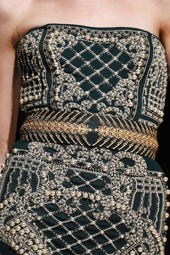 Роскошная и чувственная вышивка жемчугом от Balmain в коллекции Fall Winter 2012/2013, фото № 1