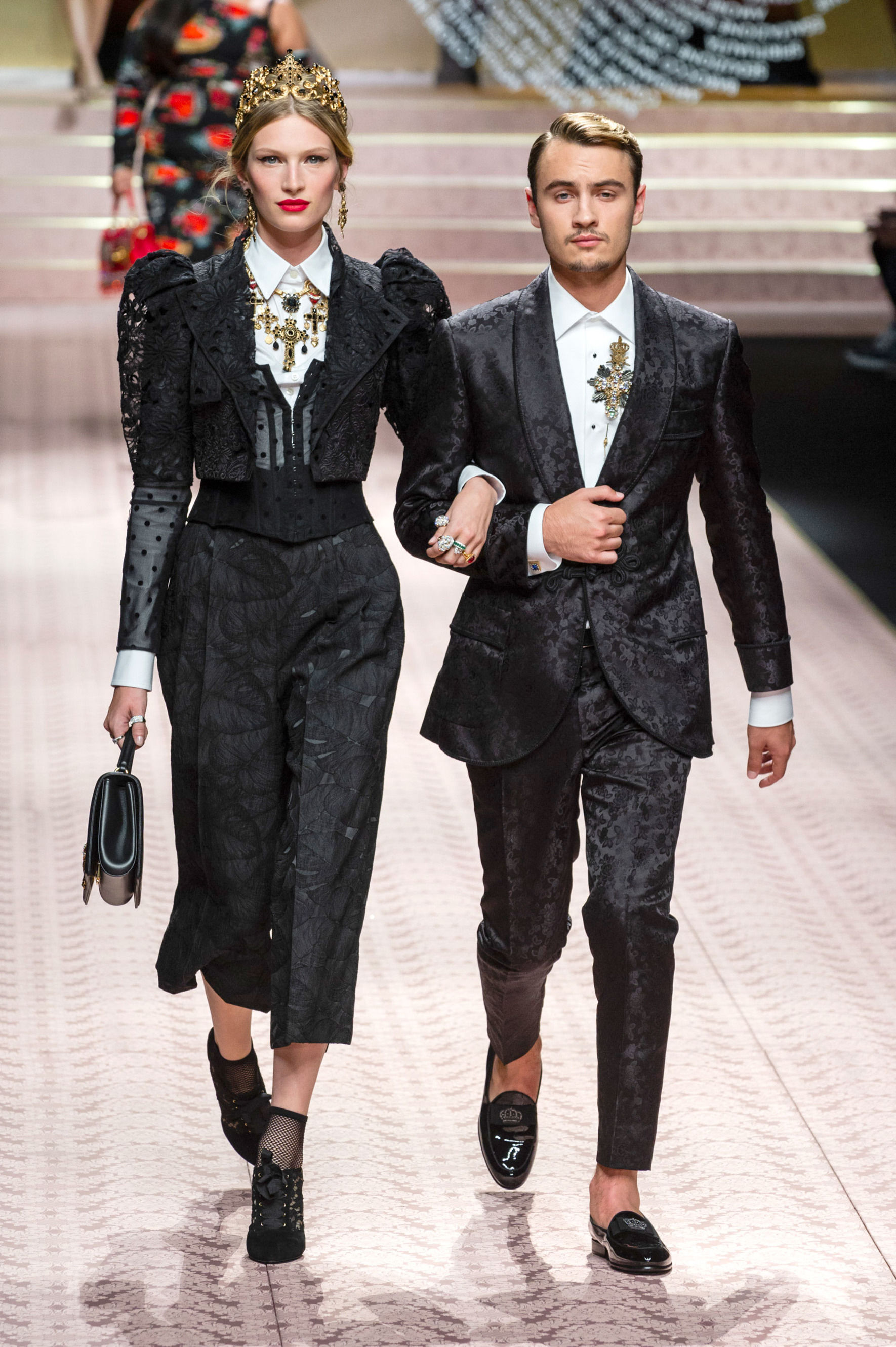Реальная мода: 45 незабываемых образов из новой коллекции Dolce & Gabbana, фото № 29