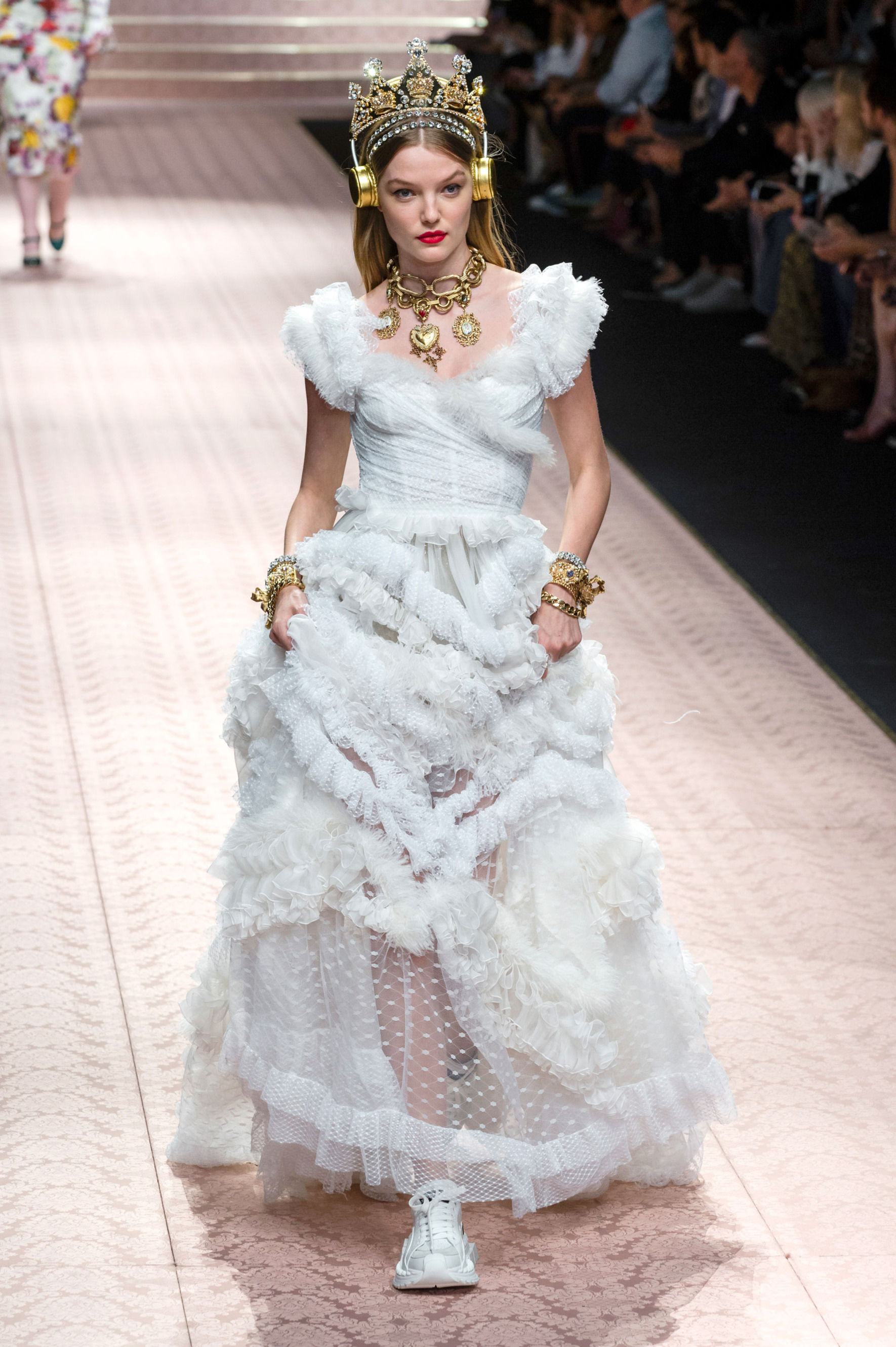 Реальная мода: 45 незабываемых образов из новой коллекции Dolce & Gabbana, фото № 11