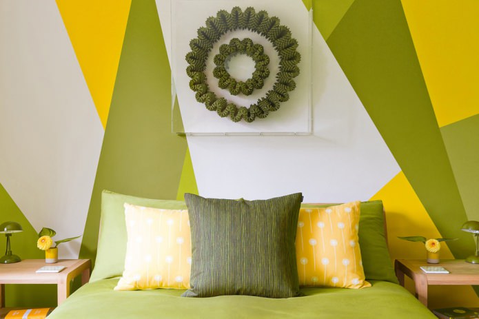 Желто-оливковая спальня