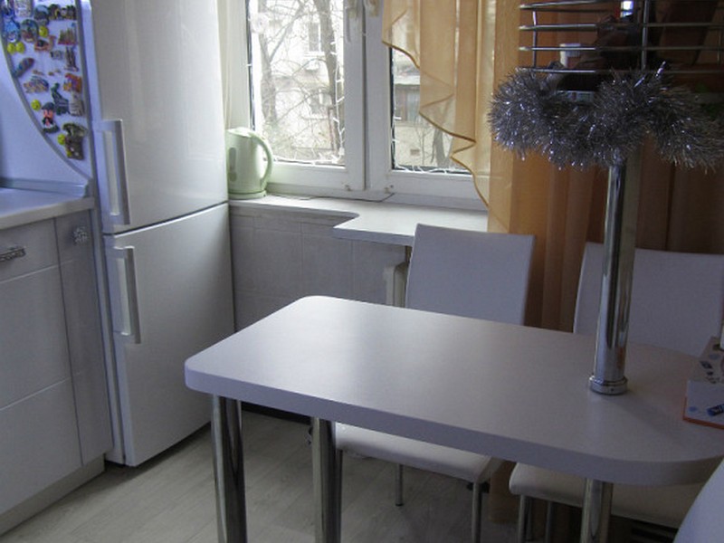 Стол столешница на кухне