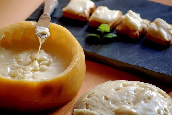 Torta de la Serena Сочетание противоположностей придает этому сыру особое очарование