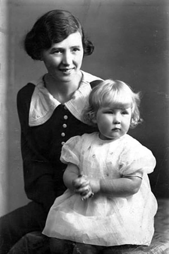 Мать и сестра Йэна МакКеллена