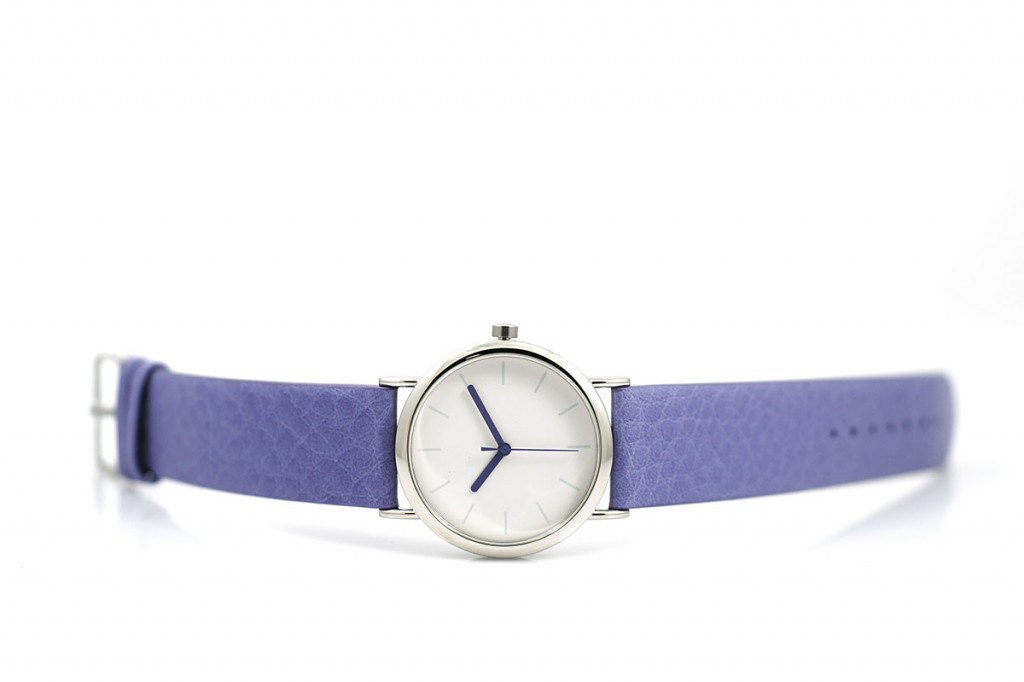 Часы с фиолетовым ремешком