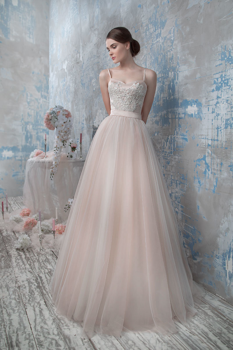 платье из фатина свадебное с корсетом