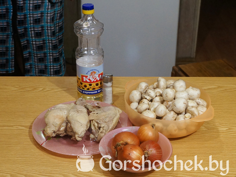 Открытый французский пирог «Киш Лорен» с курицей и грибами начинаем делать начинку