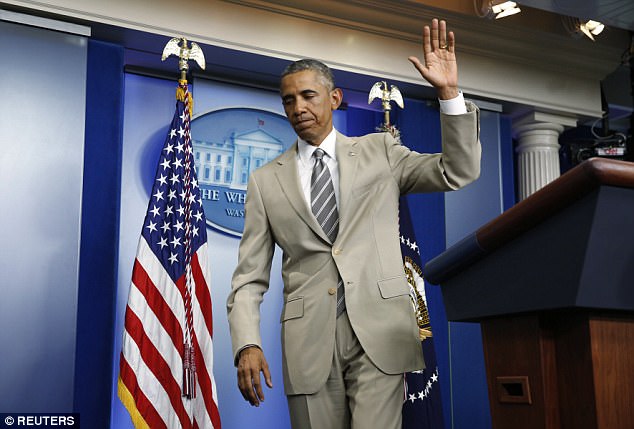 Obama wore a tan colored suit in 2014 and again the Internet went wild 