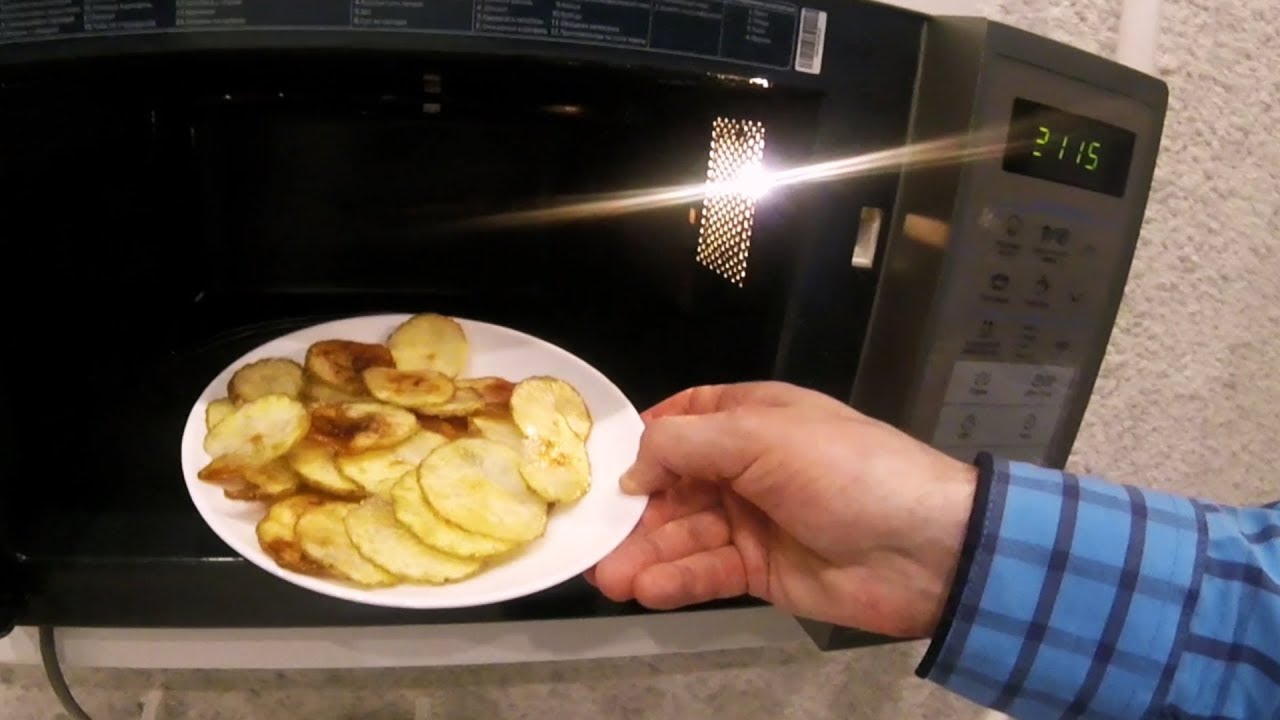 Картошка в свч. Чипсы в микроволновке. Микроволновка на картошке. Картошка в микроволновке. Картофель для СВЧ.