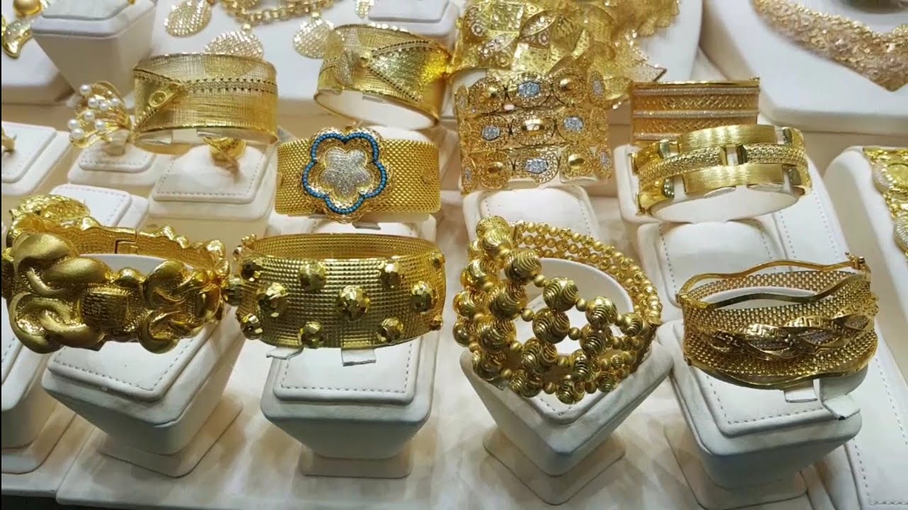 Where to buy gold in singapore. Золотой рынок в Шардже. Рынок золота в Шардже. Ювелирные украшения в Шардже. Дубайское серебро.