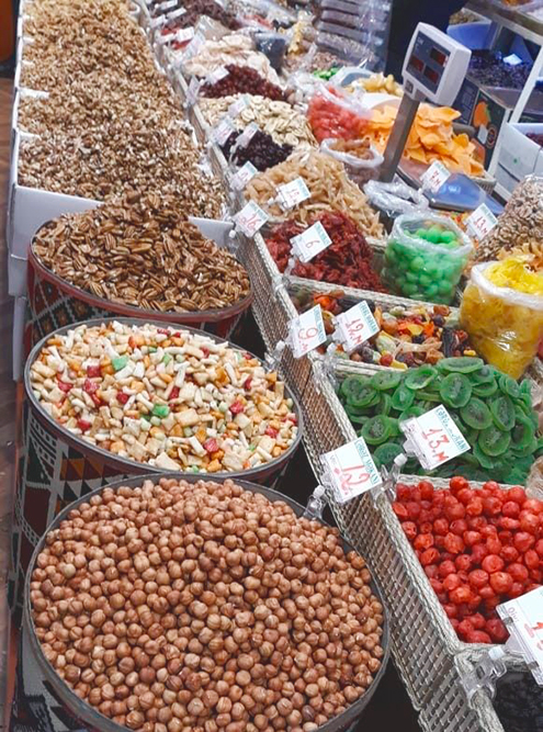 Орехи и сухофрукты на рынке