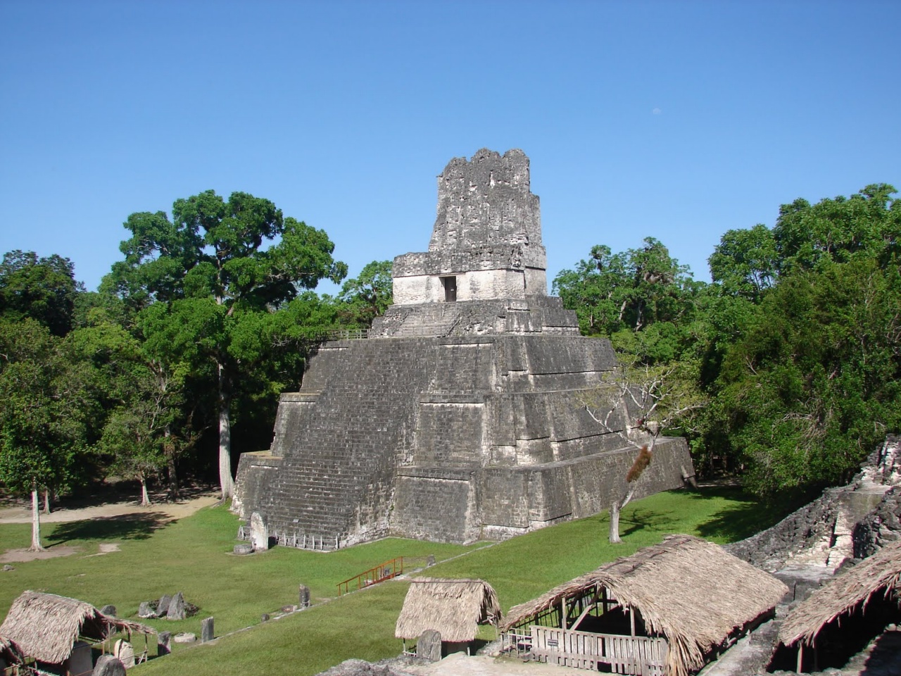 Пирамиды Майя, Тикаль, Гватемала - AirPano.ru • 360 Градусов Аэрофотопанорамы • 3D Виртуальные Туры Вокруг Света