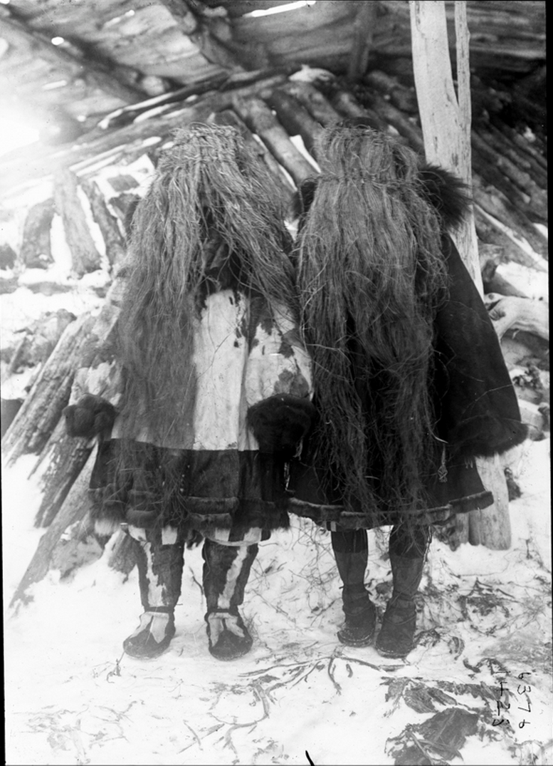 Корячки в травяных масках. 1900