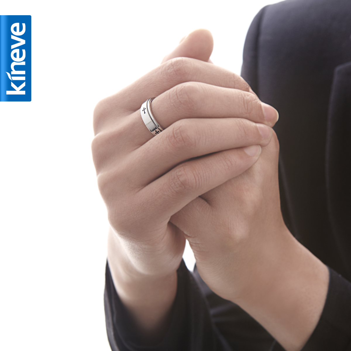 На какой руке пальце носят печатку. Мужские обручальные кольца на руке. Кольцо на палец мужское. Кольцо на мизинце. Кольцо на среднем пальце.
