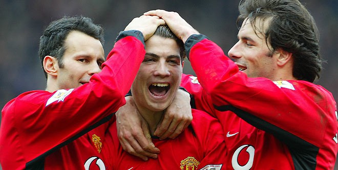 Райан Гиггз, Криштиану Роналду и Рууд ван Нистелрой. Это — «Манчестер Юнайтед»