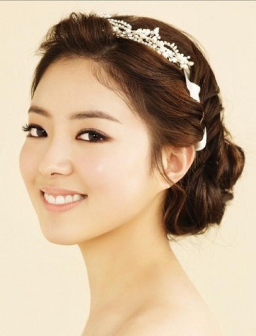 Волосы на бок у кореянок. Корейские свадебные прически для девушек своими руками (с фото)