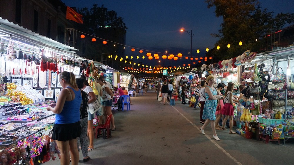 Ночной рынок в Нячанге
