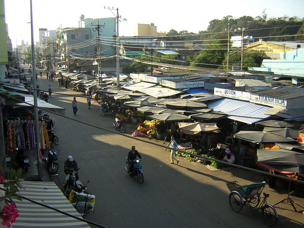 Рынок на Западе (Chợ Phương Sài)