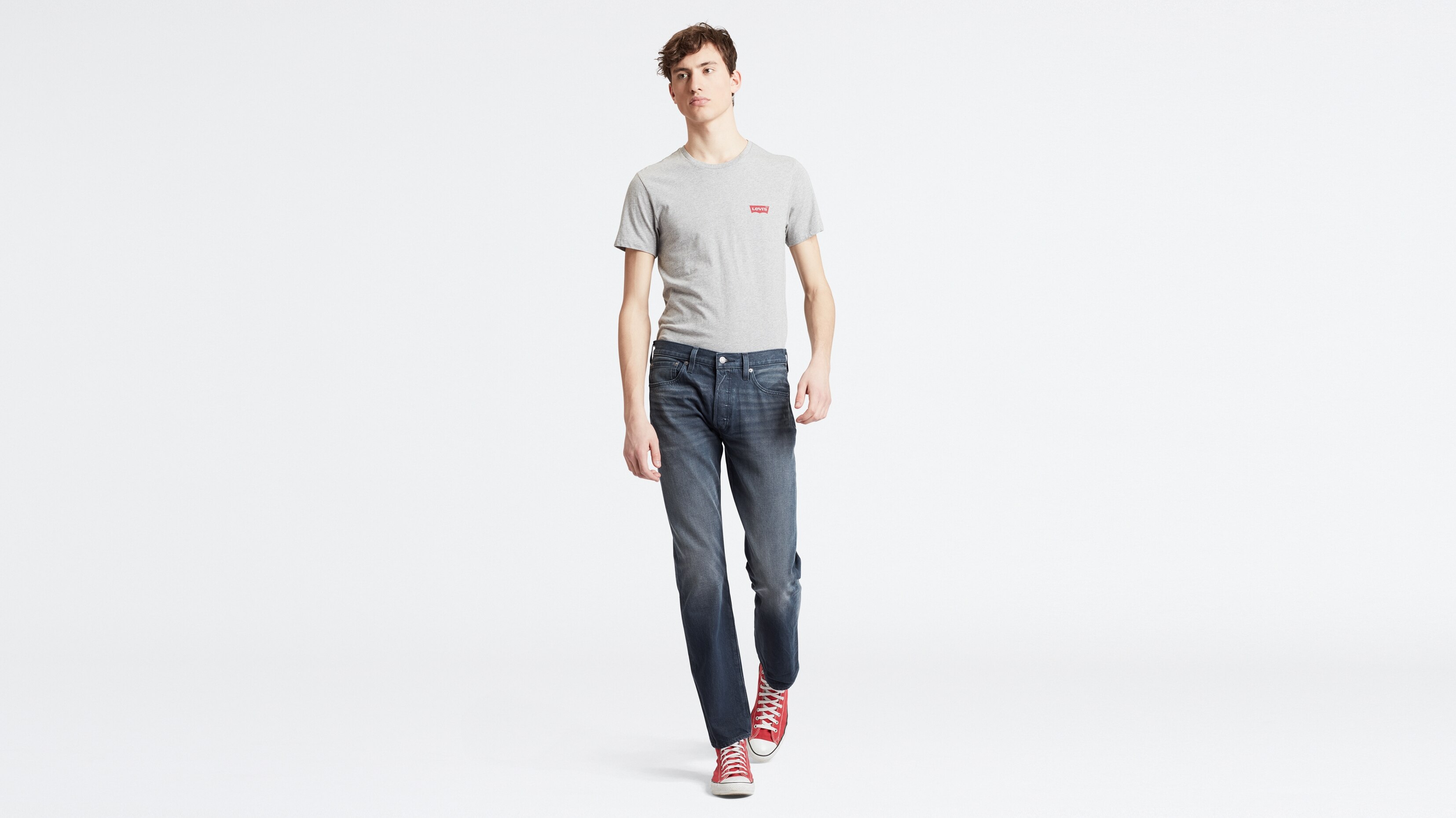 Fit jeans. Левис фотосессии. Levis интернет магазин. Levis реклама. Мужчина из рекламы джинсов левайс.