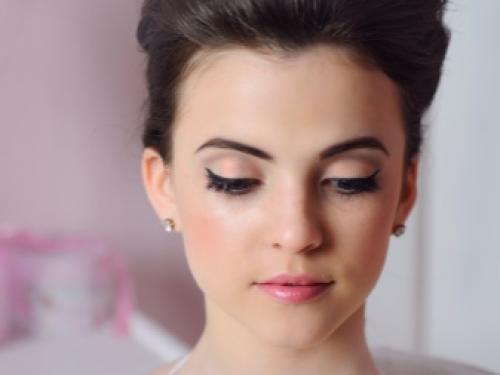 Как красиво накрасить глаза на свадьбу. Макияж на свадьбу для гостей 04