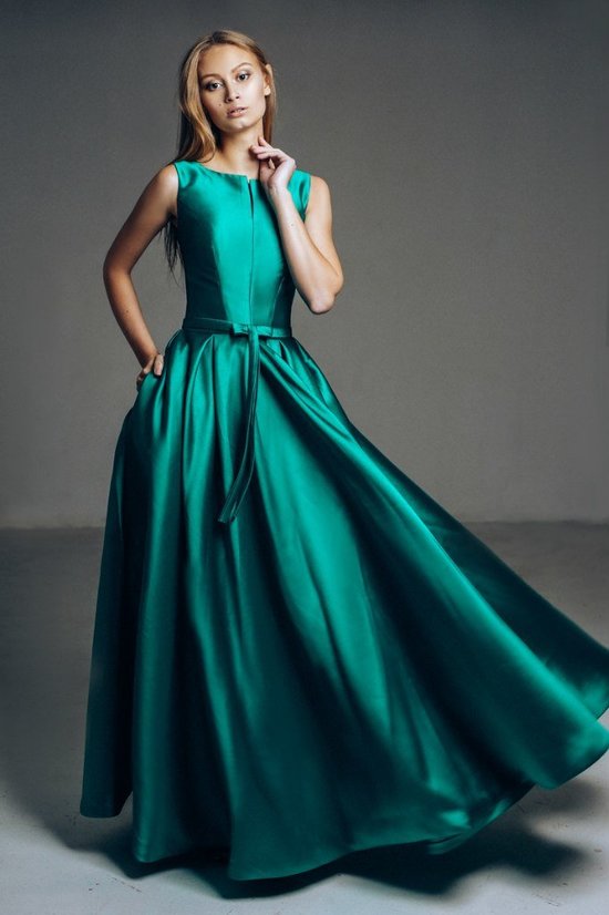 Платье изумрудного цвета фото