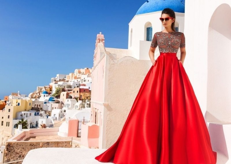 Красное платье с карманами