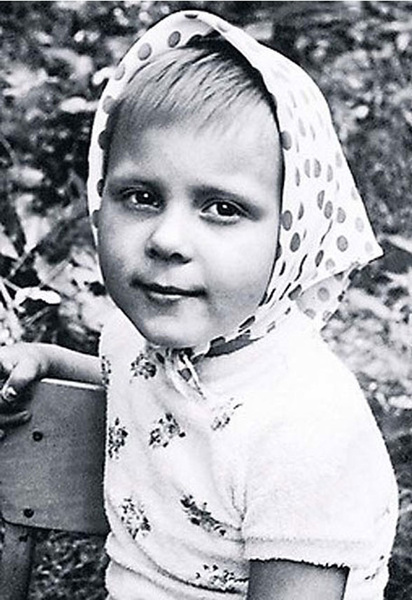 Детство Яны Трояновой не было счастливым