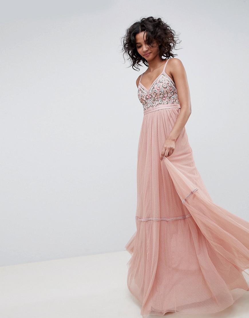 Нежно-розовое платье до пола
