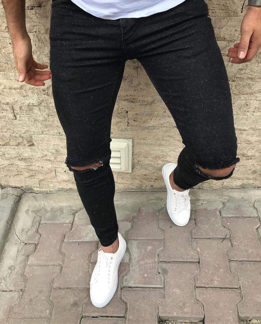 Рваные современные джинсы темного оттенка