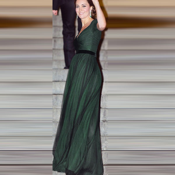 Темно-зеленое шифоновое вечернее платье с глубоким V-образным вырезом и расклешенной юбкой