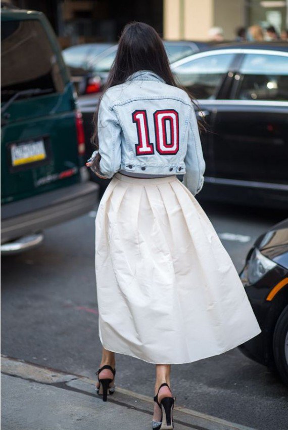 Девушка в динсовке