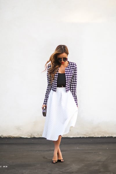 Девушка в клетчатом пиджаке